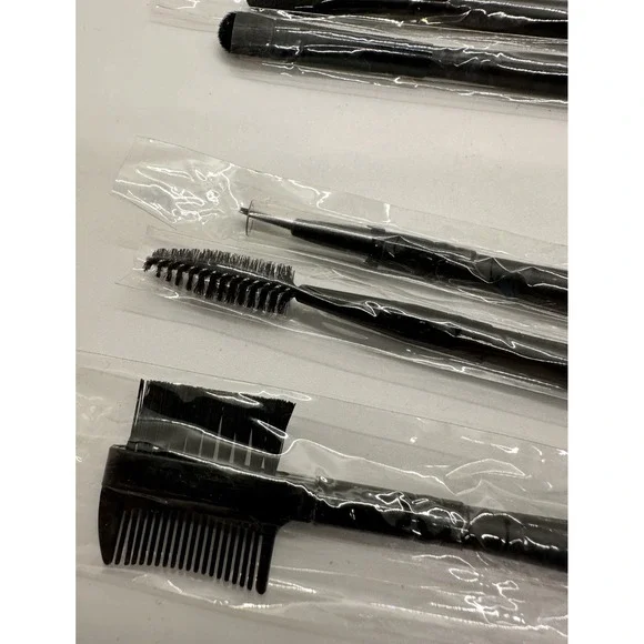 11‎ Piece Black Handle Makeup Brush Set – New in Sleeves – MAC Style - Picture 3 of 7